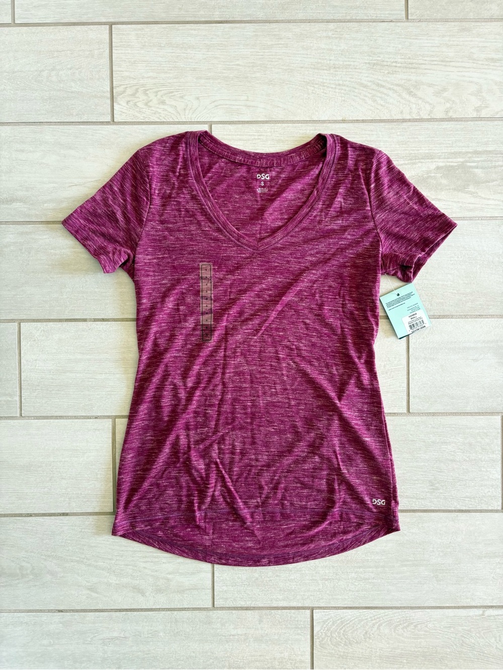 DSG Women's Heathered Berry V-Neck Short Sleeve Tee